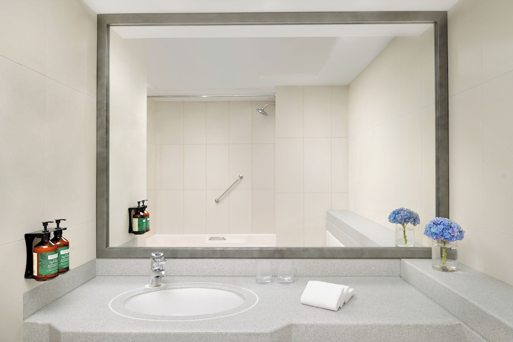 Millennium Plaza Downtown Suites