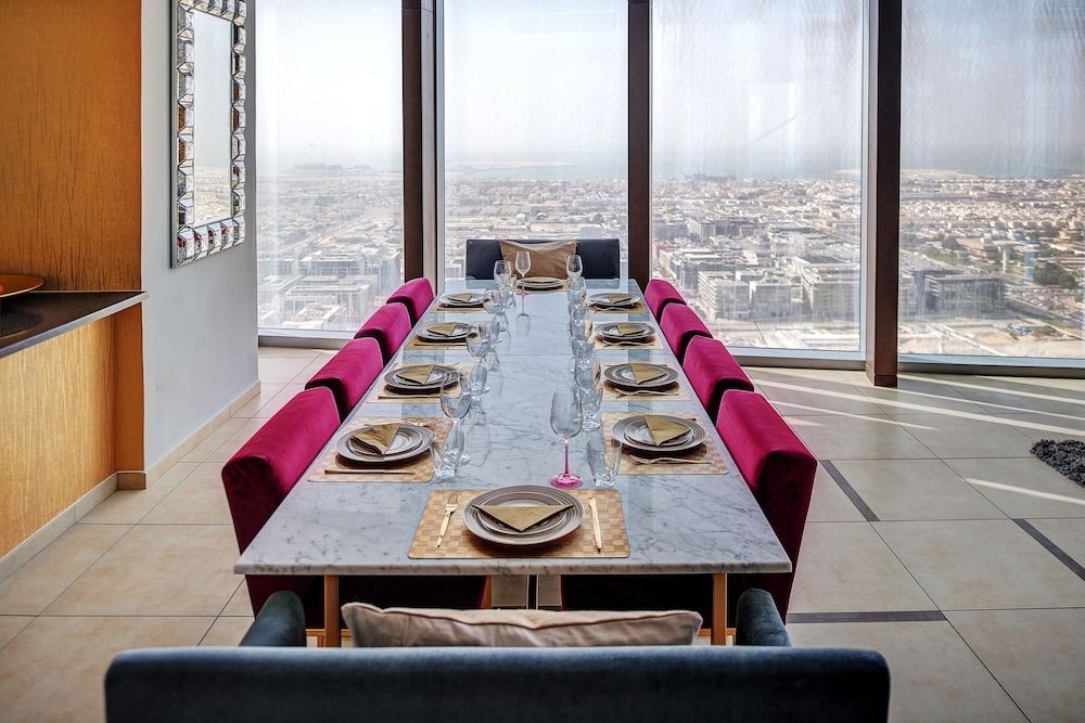 Dream Inn 48 Burj Gate Skyline View